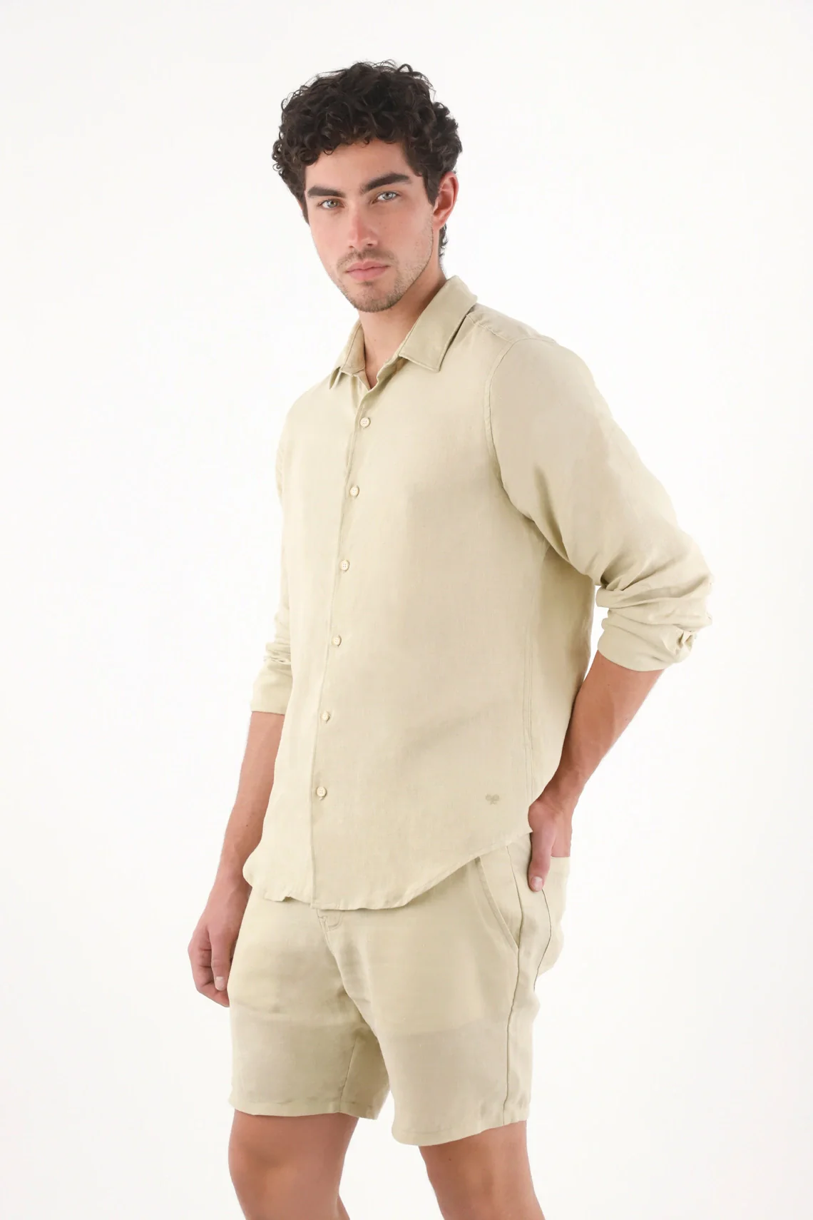 Straight fit chino shorts with side pockets in beige linen for men - Image 2
