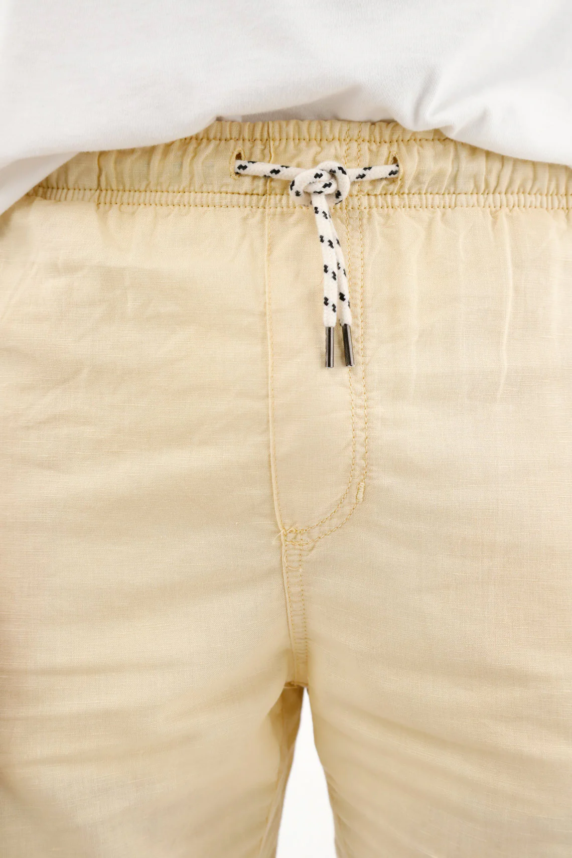 Men's yellow bermuda shorts with adjustable drawstring. - Image 3