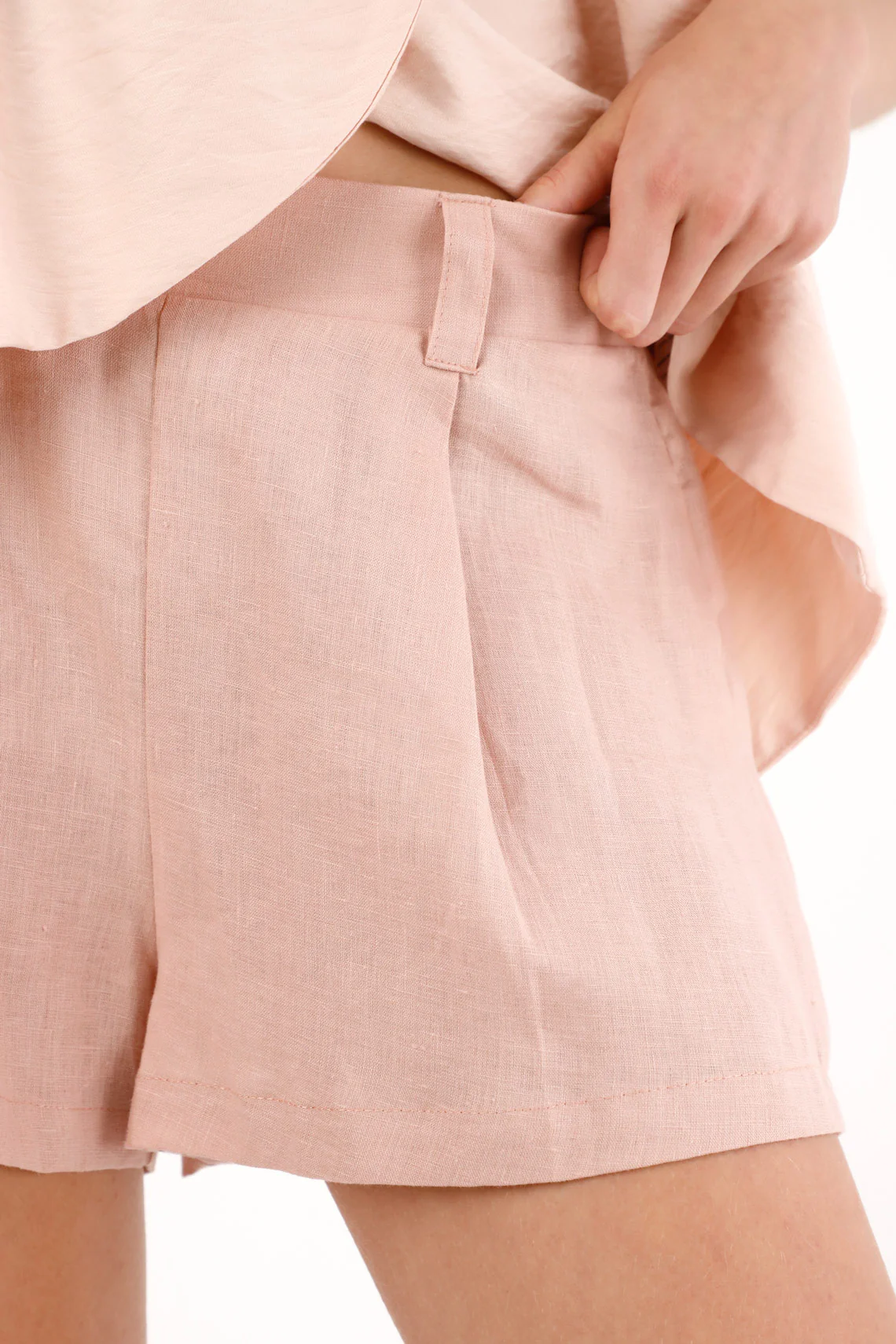 Women's Pink Mid-Rise 100% Linen Shorts - Image 3