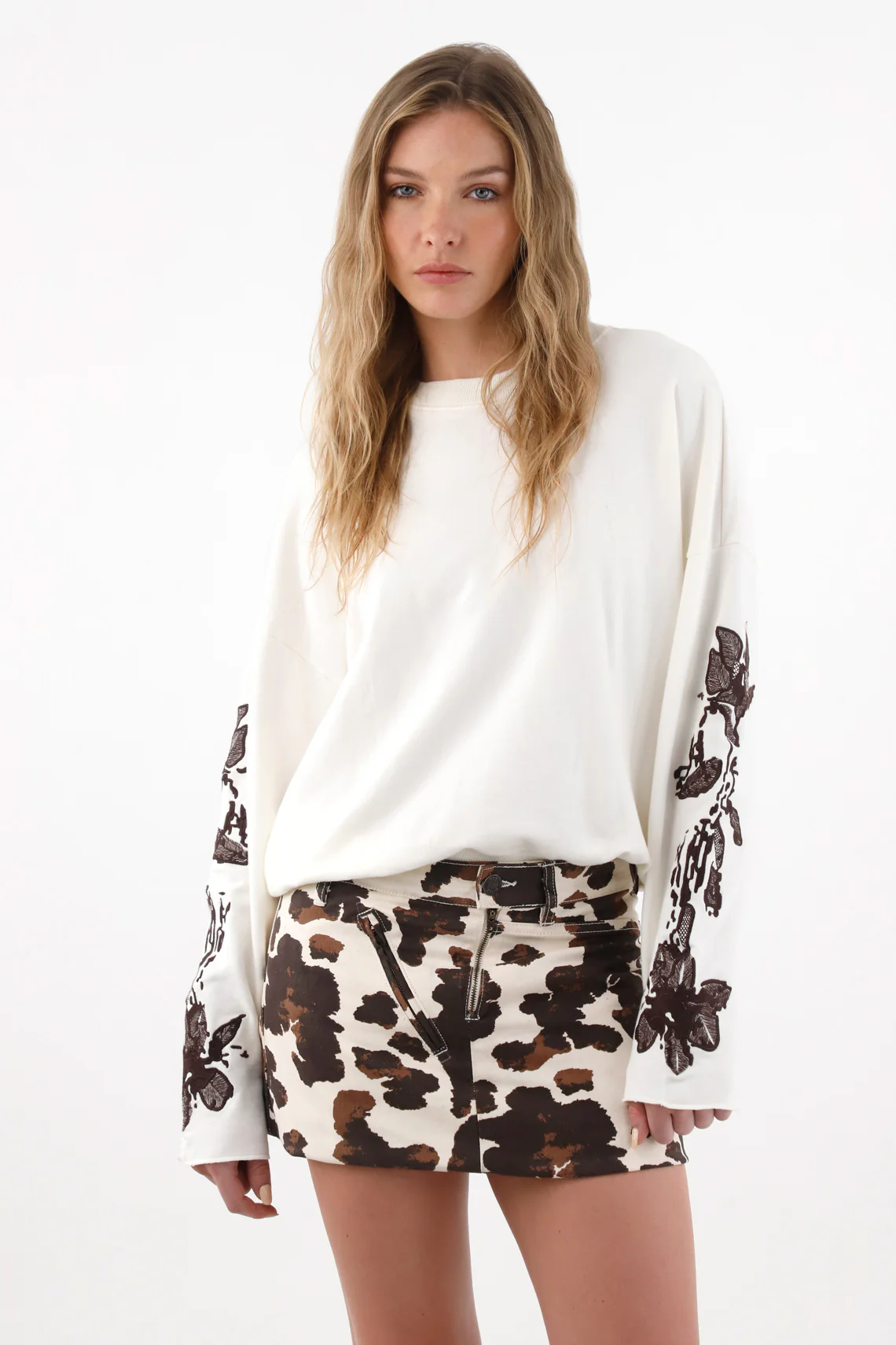 Stylish Women's Embroidered Wide-Sleeve Sweatshirt