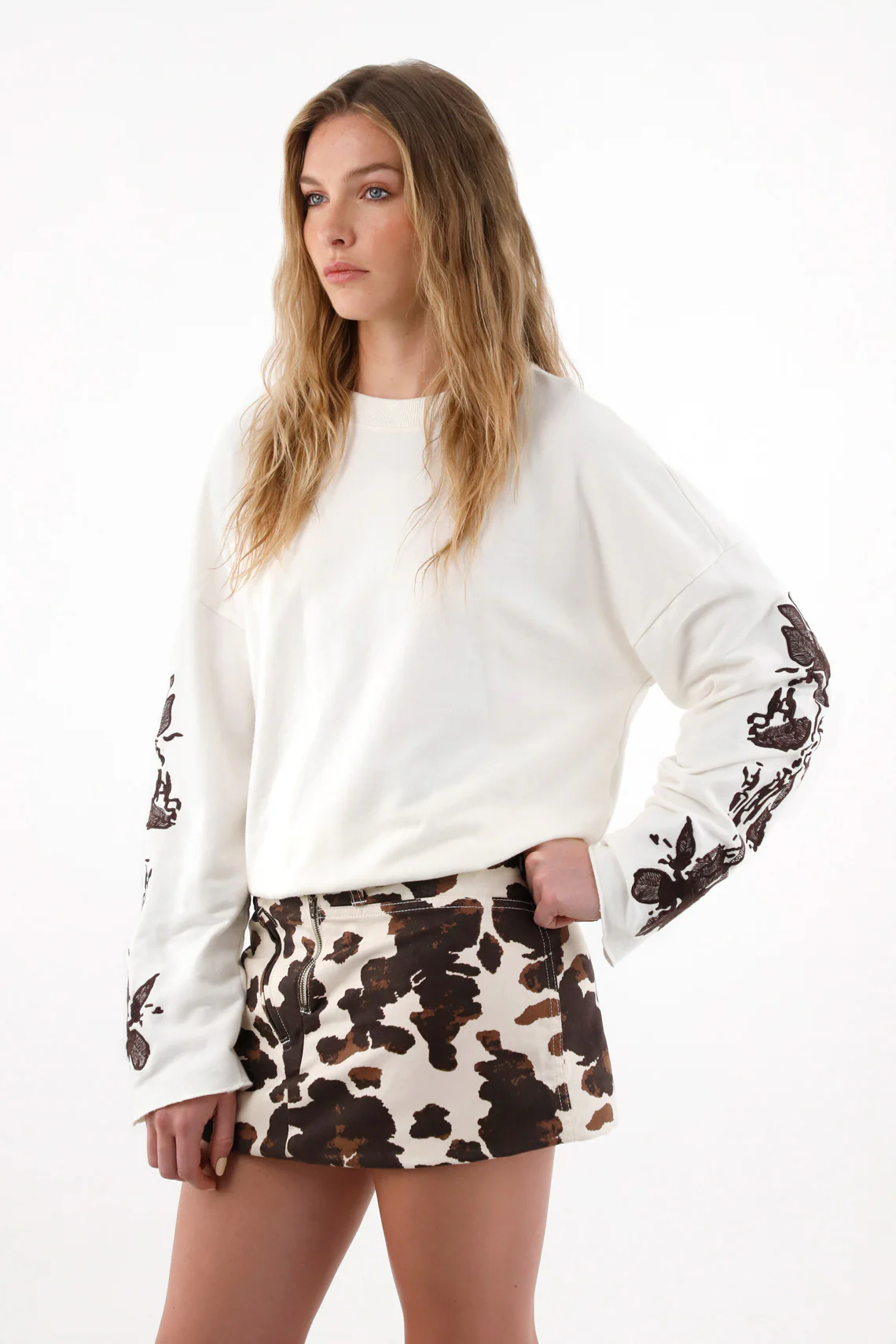 Stylish Women's Embroidered Wide-Sleeve Sweatshirt - Image 3