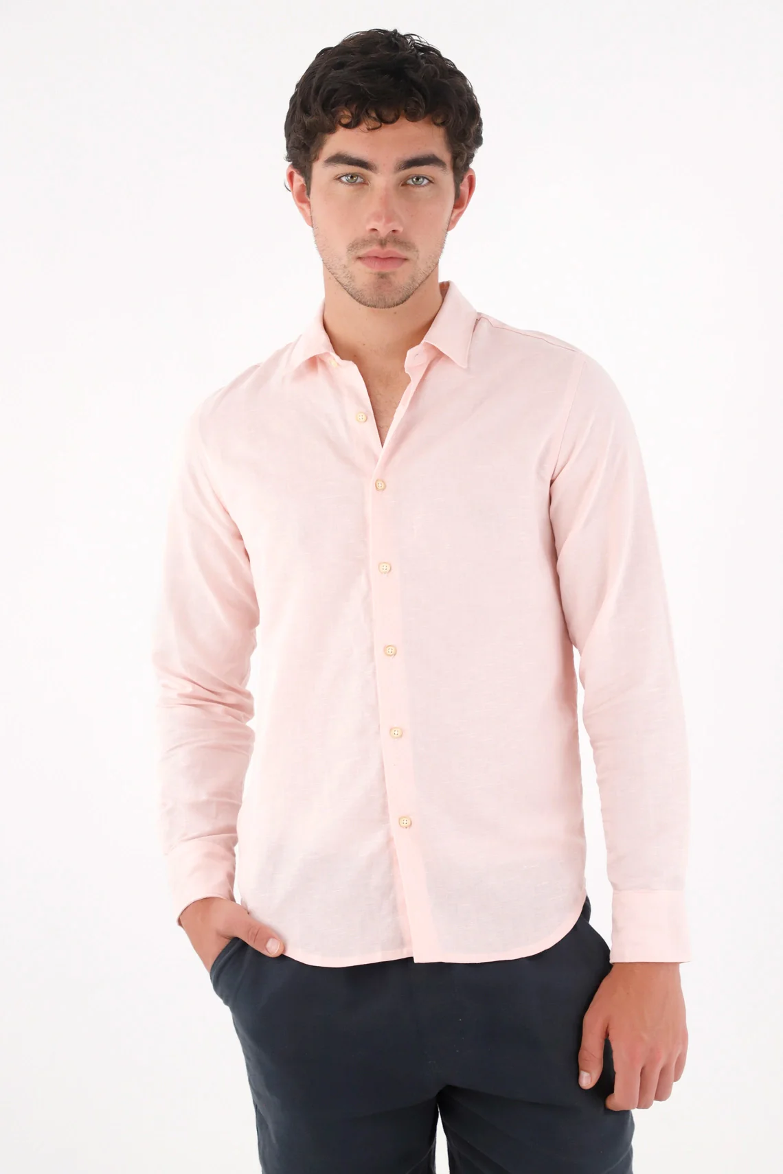 Camisa clásica en lino rosada para hombre - Image 2