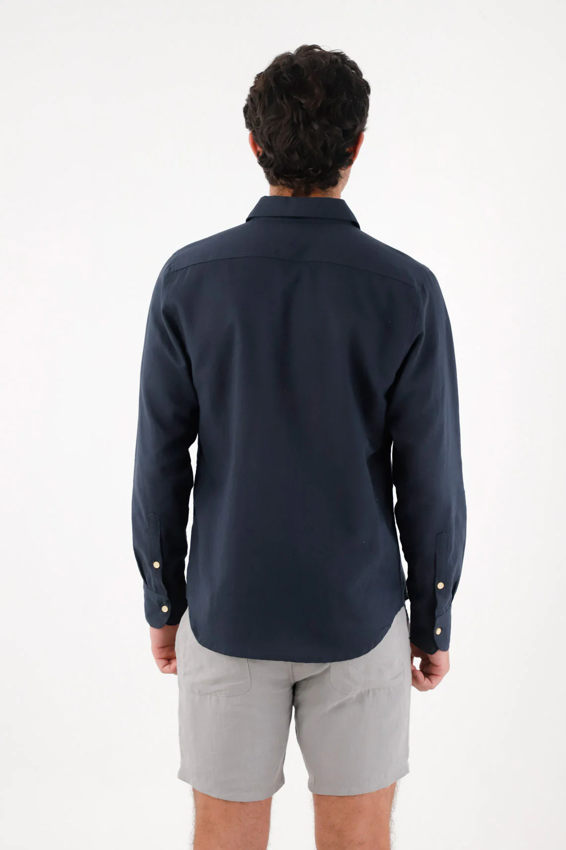 Camisa clásica en lino azul para hombre - Image 4