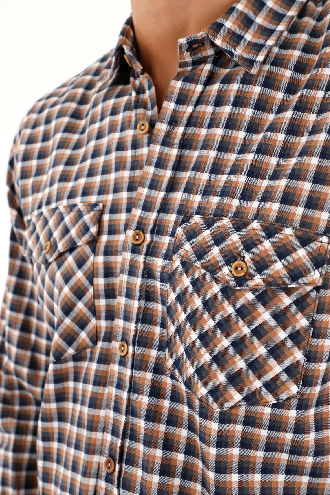 Men's flannel shirt with brown wooden buttons - Image 3