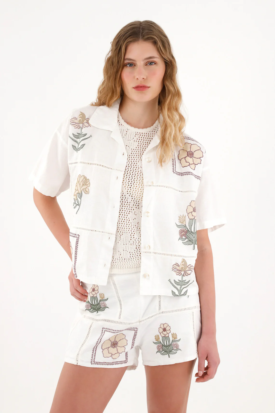 Women's short sleeve shirt with localized prints. - Image 3