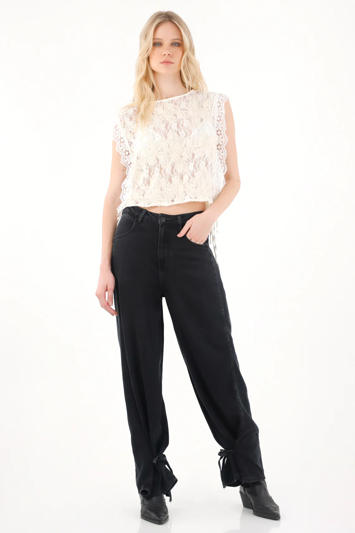 Women's Floral Embroidered Sleeveless Top - Image 3