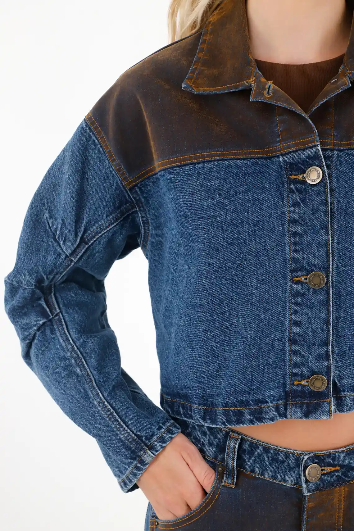 Crop Jacket with Contrast Fabric for Women - Image 3