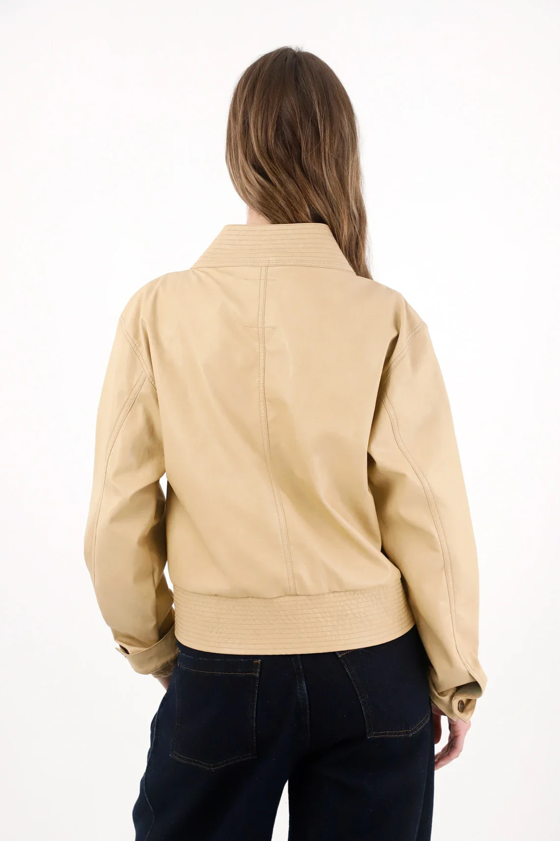 Off-White Unstructured Collar Jacket for Women - Image 4