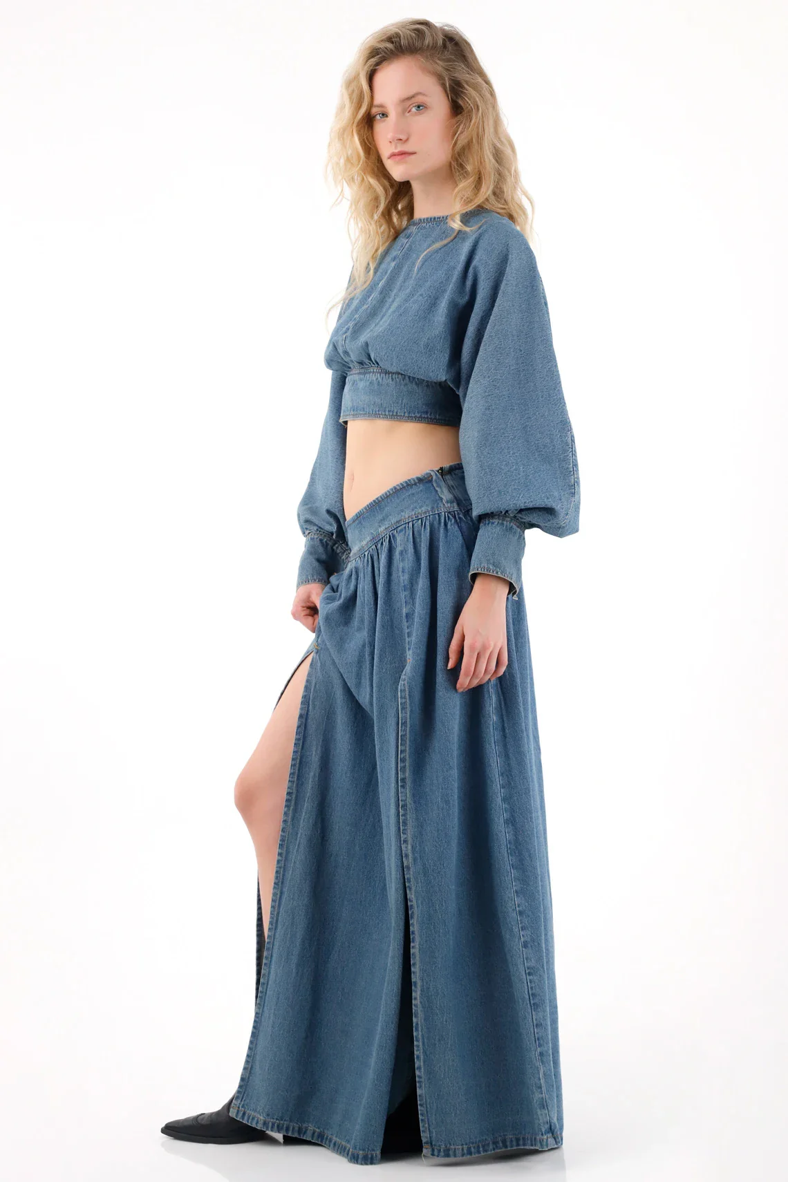 Crop Shirt in Light Blue Denim for Women - Image 2
