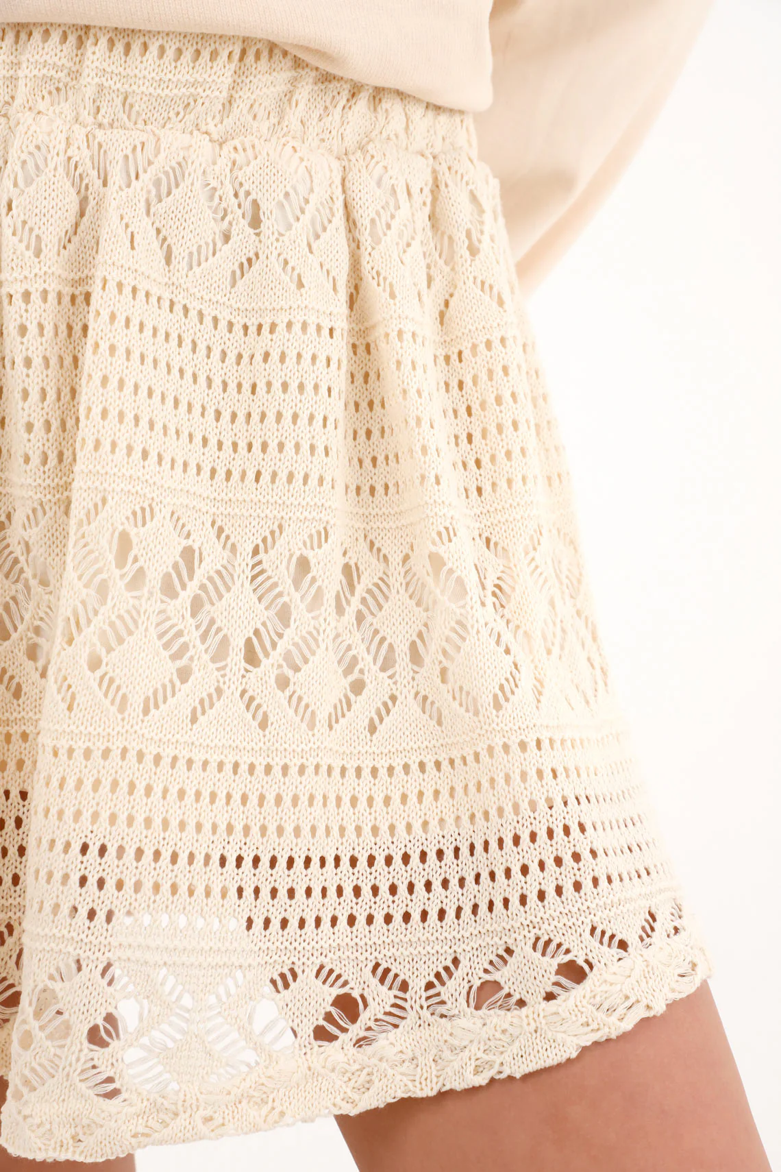 Women's beige knitted mini skirt - Image 3