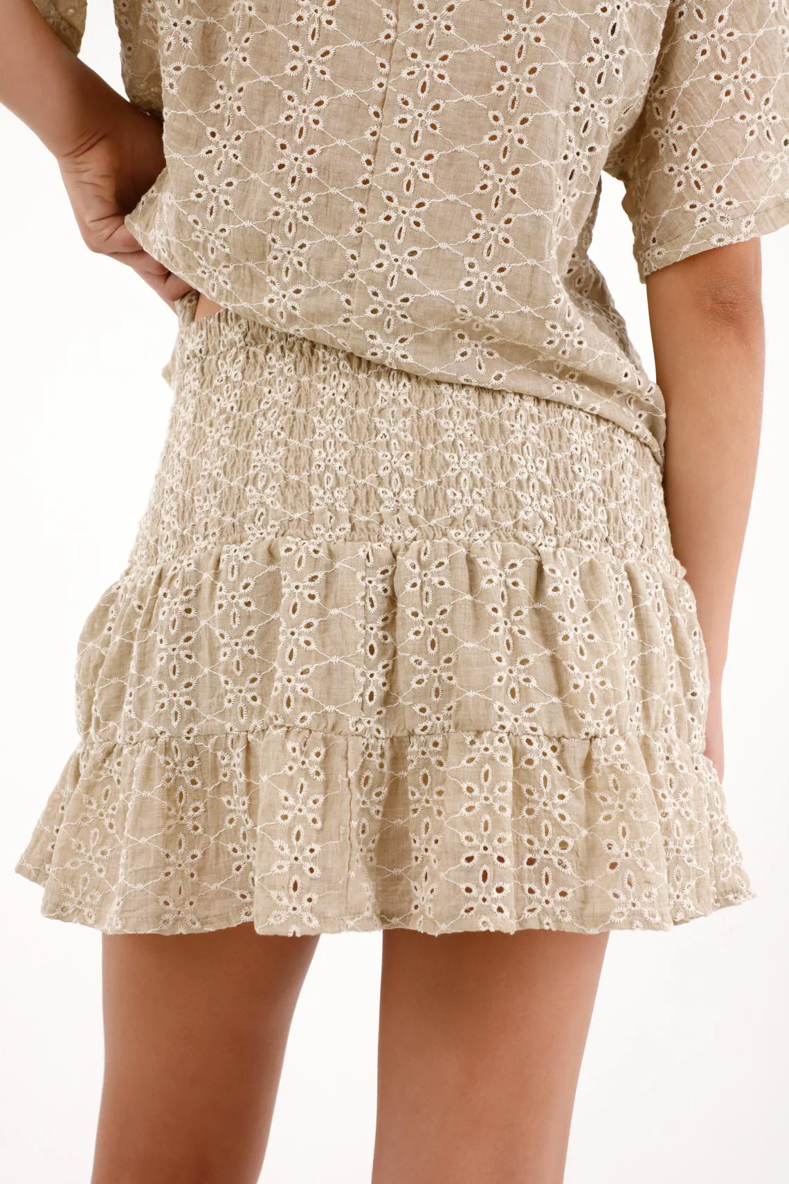 Women's short brown eyelet skirt - Image 4