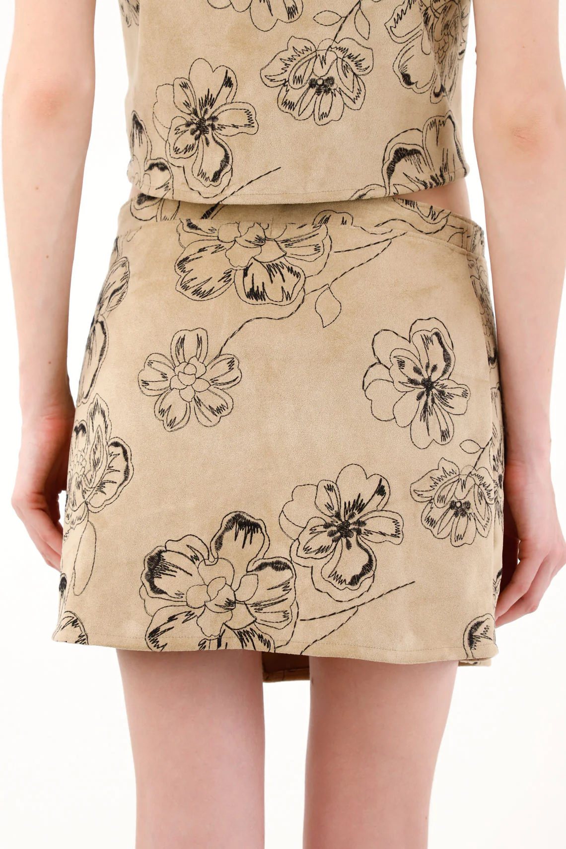 Short Suede Skirt with Floral Design for Women - Image 4