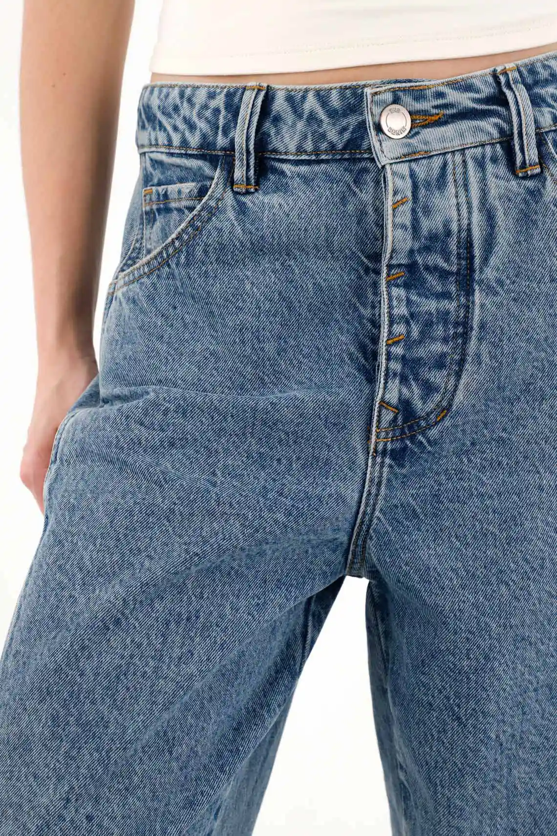 Mid Rise Horseshoe Jeans in Blue for Women - Image 3