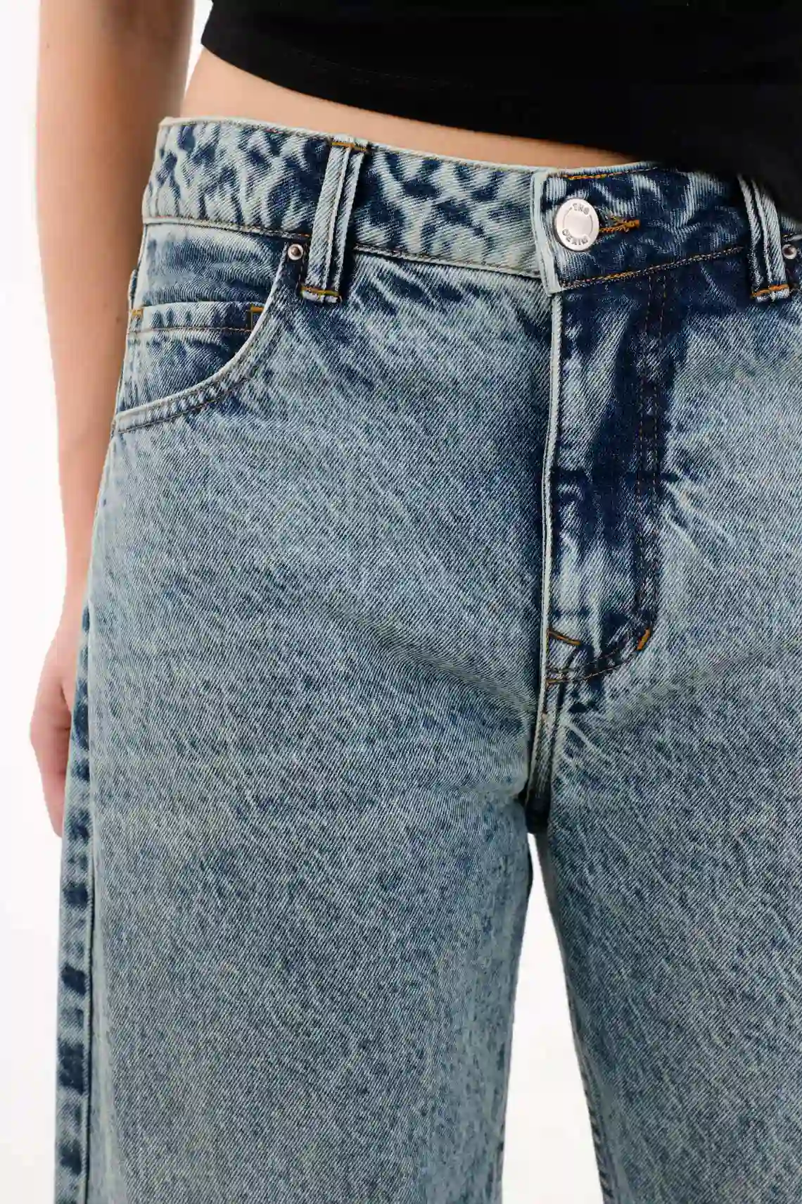 Slouchy Jeans in Mid Blue for Women - Image 3