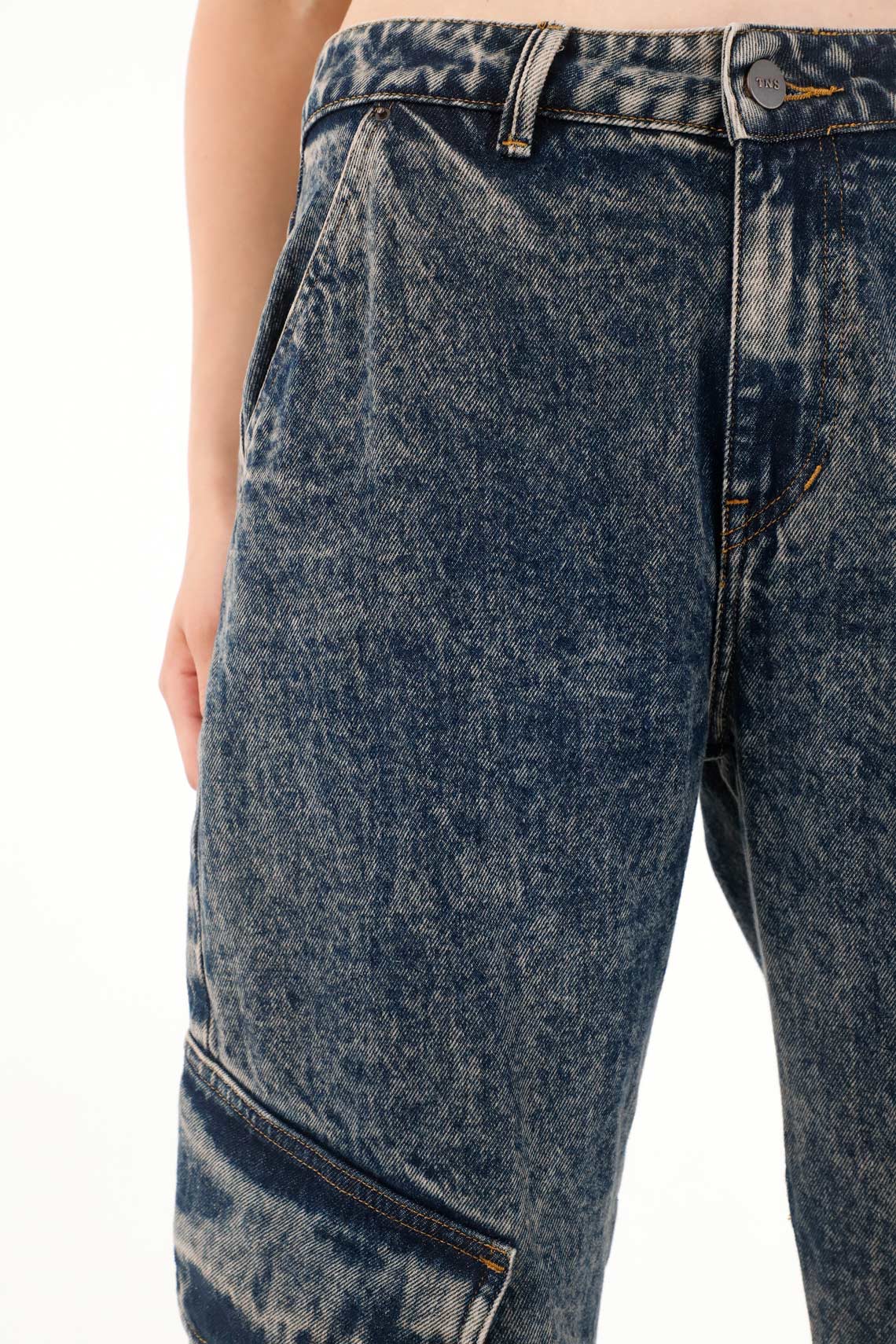 Women's Low Rise Wide Leg Cargo Jeans - Image 4