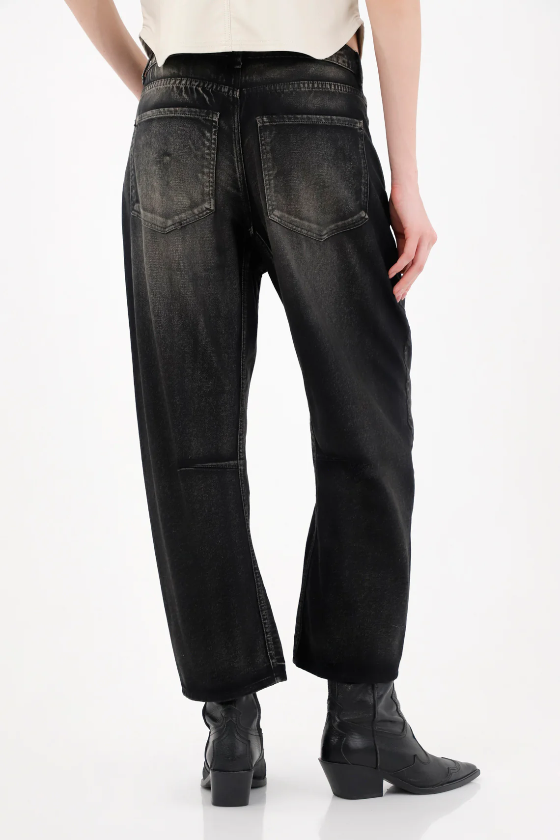 Mid Rise Horseshoe Black Jeans for Women - Image 4