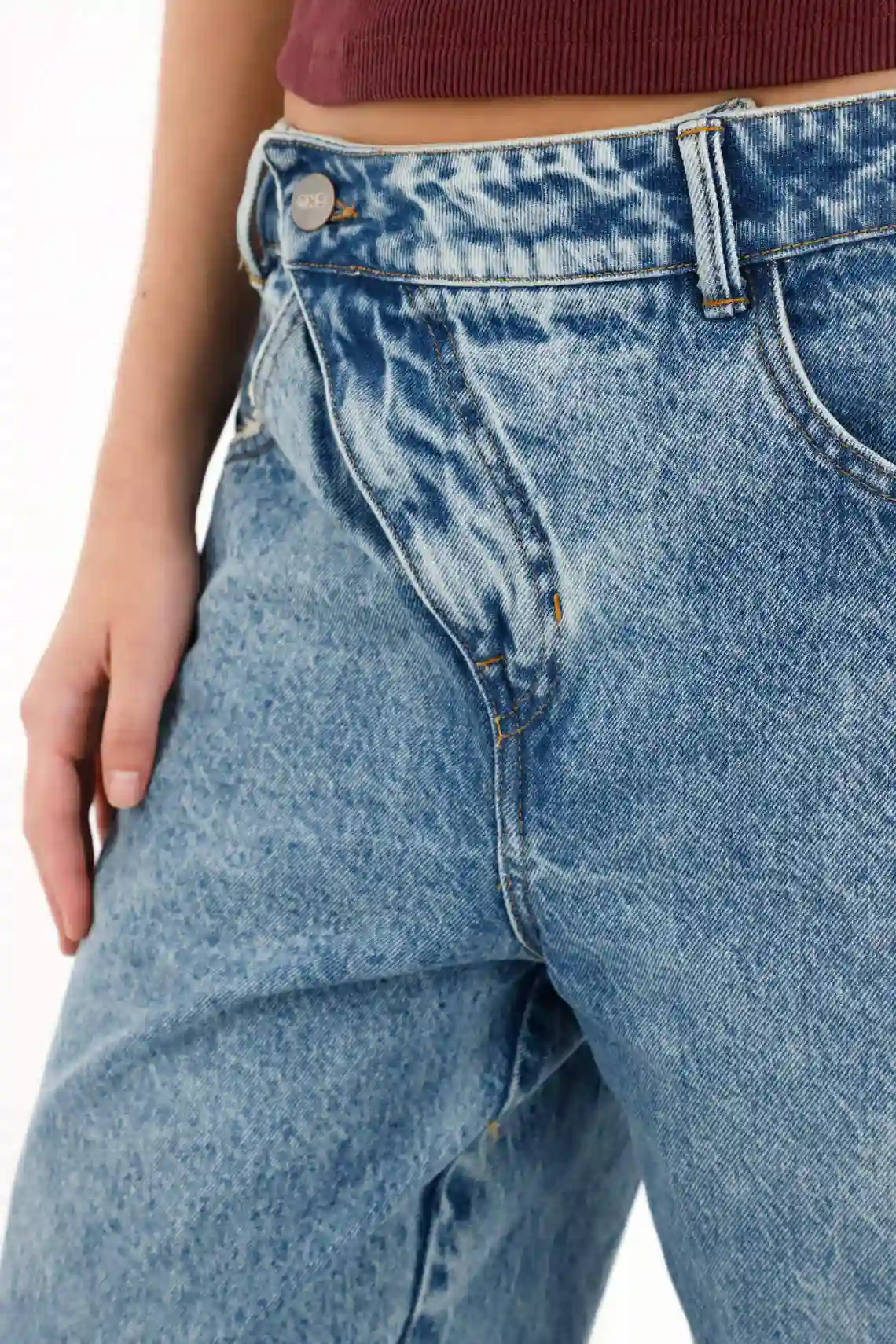 Blue Low Rise Horseshoe Jeans for Women - Image 3