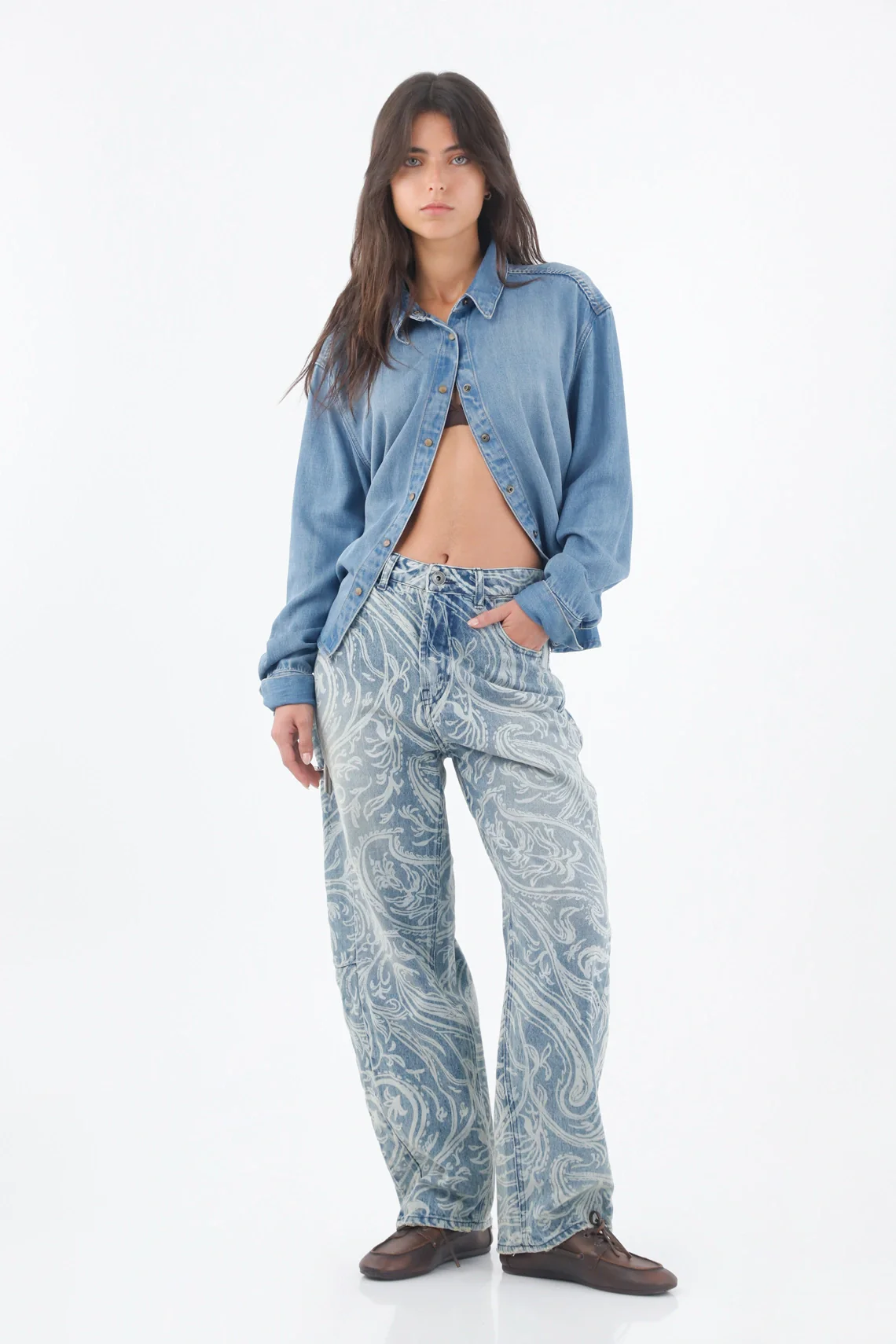 Light Blue Cotton Jeans for Women with Horseshoe Cut and Arabesque Print