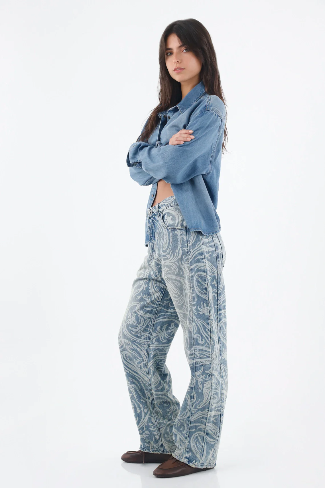Light Blue Cotton Jeans for Women with Horseshoe Cut and Arabesque Print - Image 3