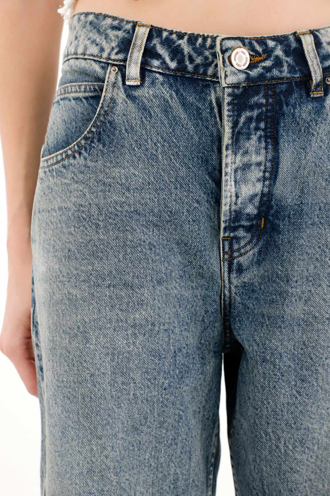 Women's Blue Straight Button-Fit Jeans - Image 3
