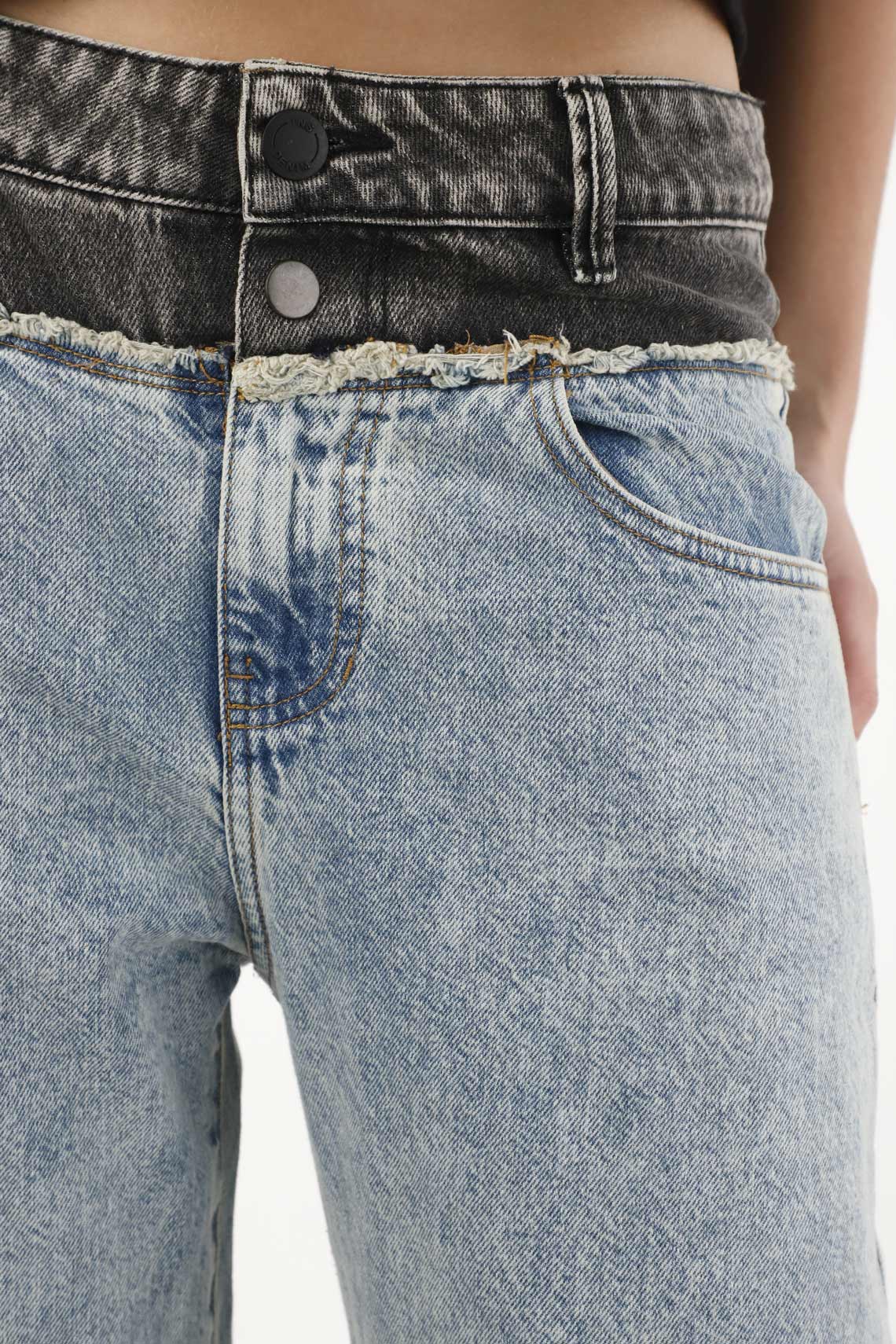 High-Waisted Wide Leg Jeans with Contrasting Waistband for Women - Image 3