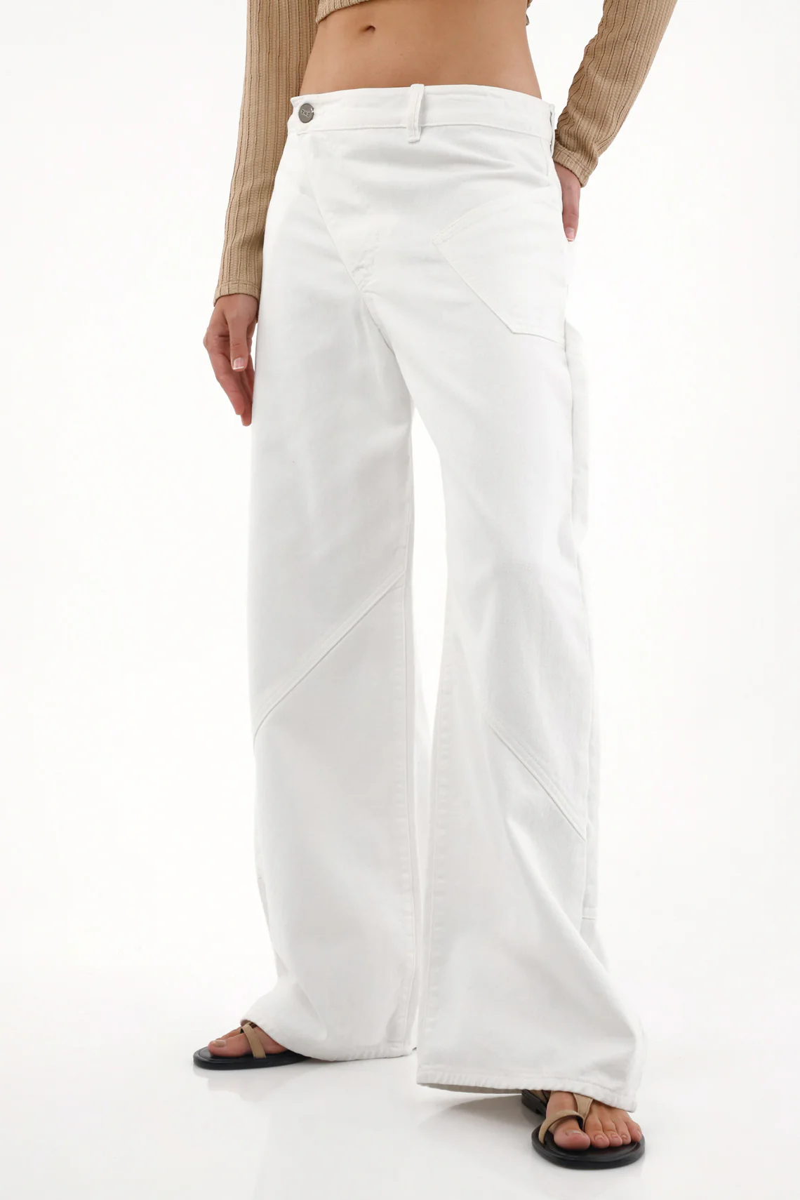 Women's White Wide Leg Jeans with Asymmetrical Pockets - Image 4