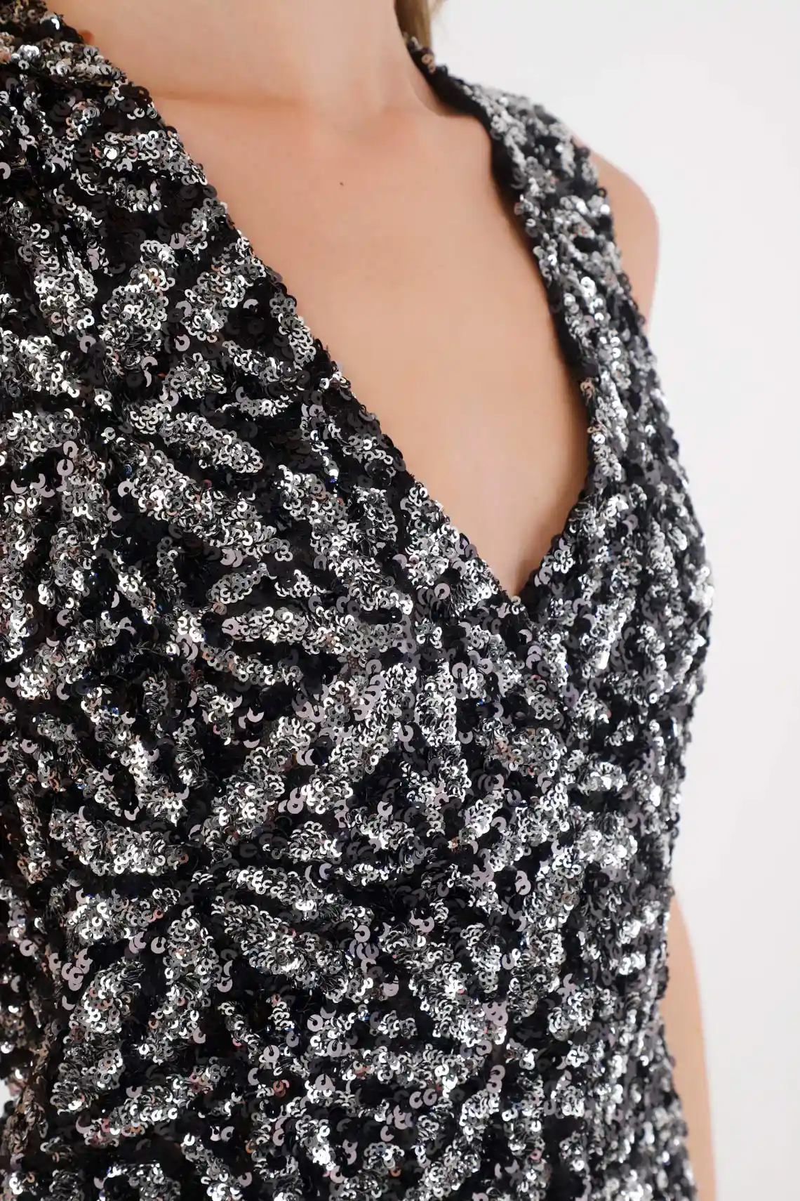 Black Sequin Vest for Women - Image 3