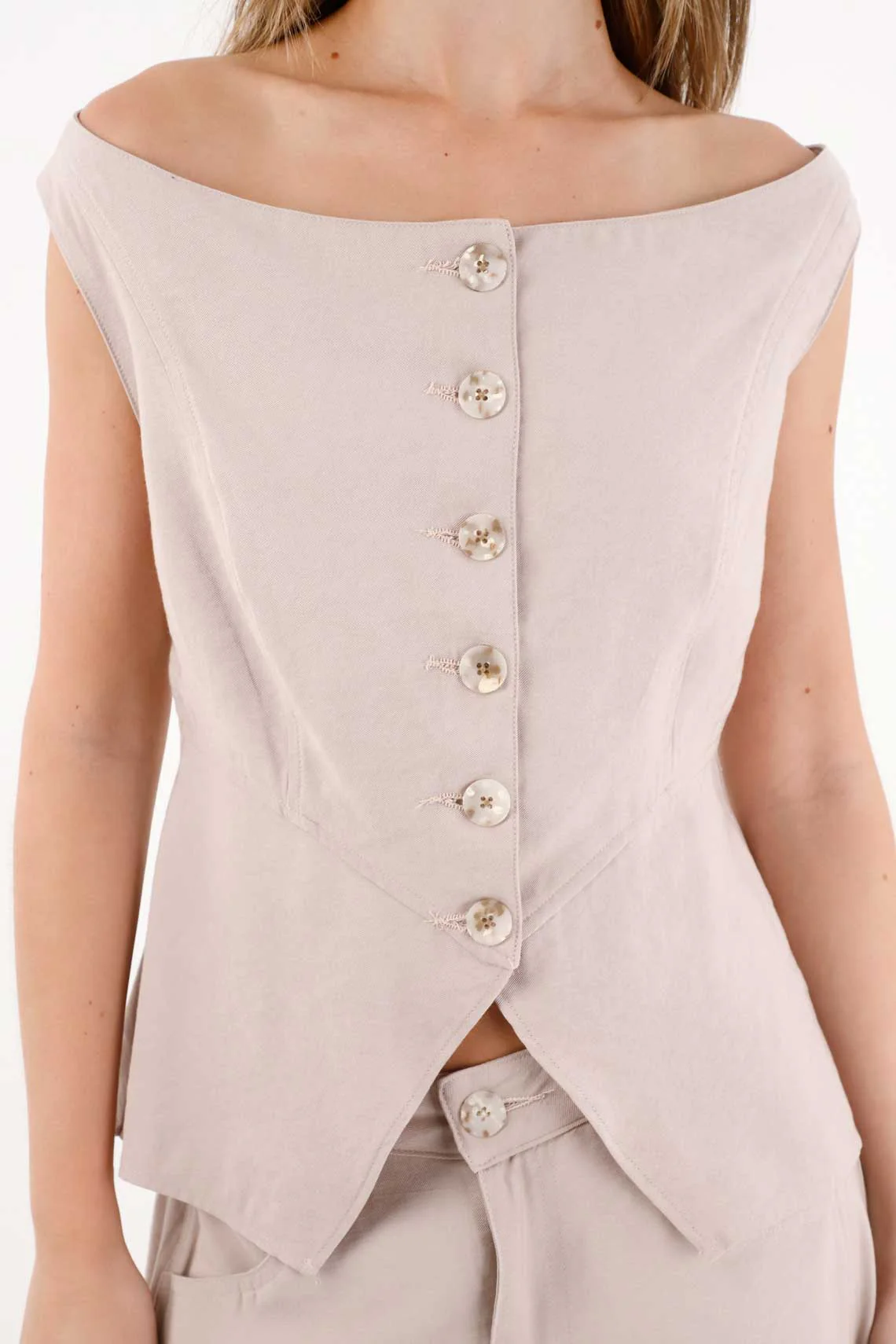 Off-White Boat Neck Vest for Women - Image 3