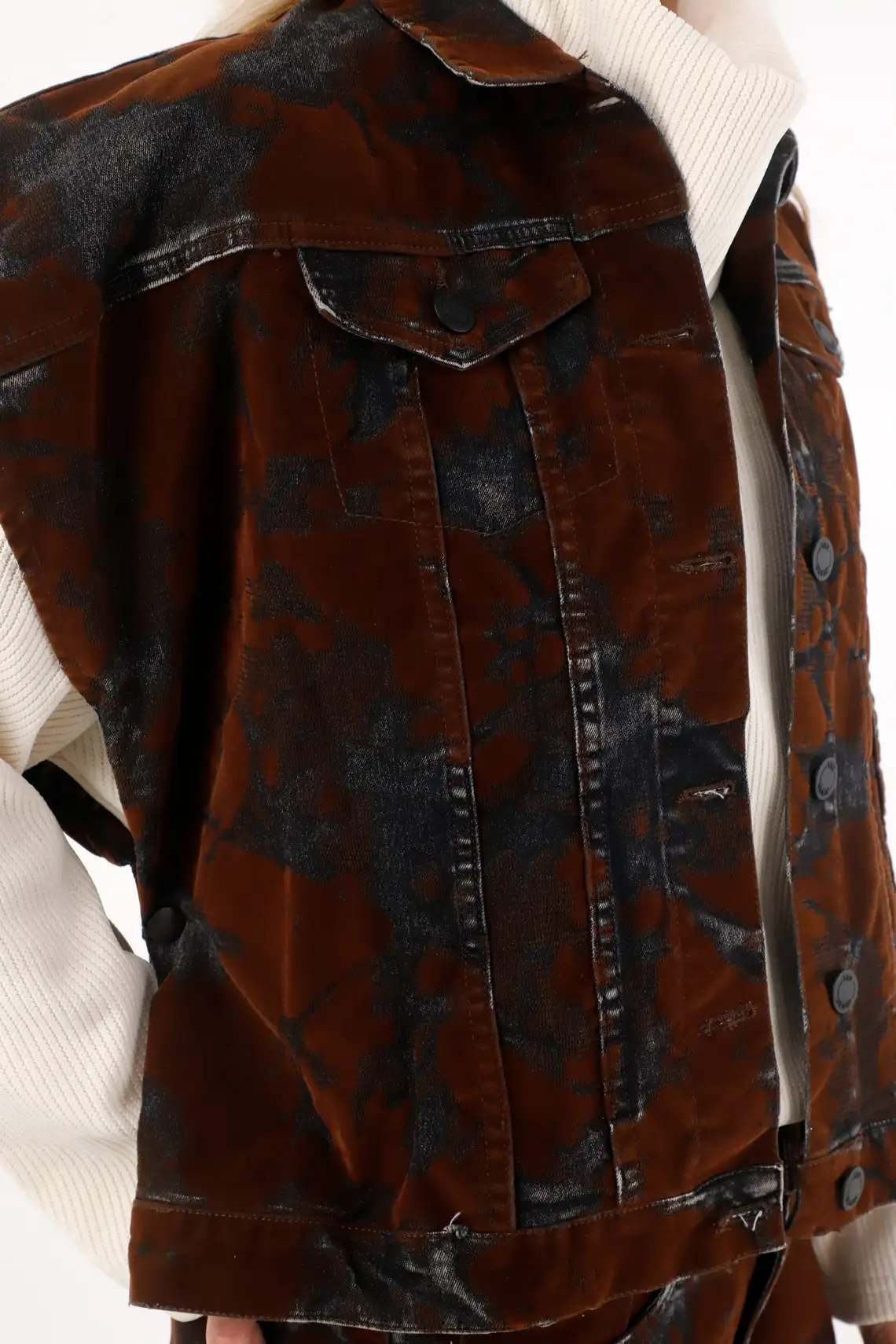 Oversized vest in brown velvet fabric for women - Image 3