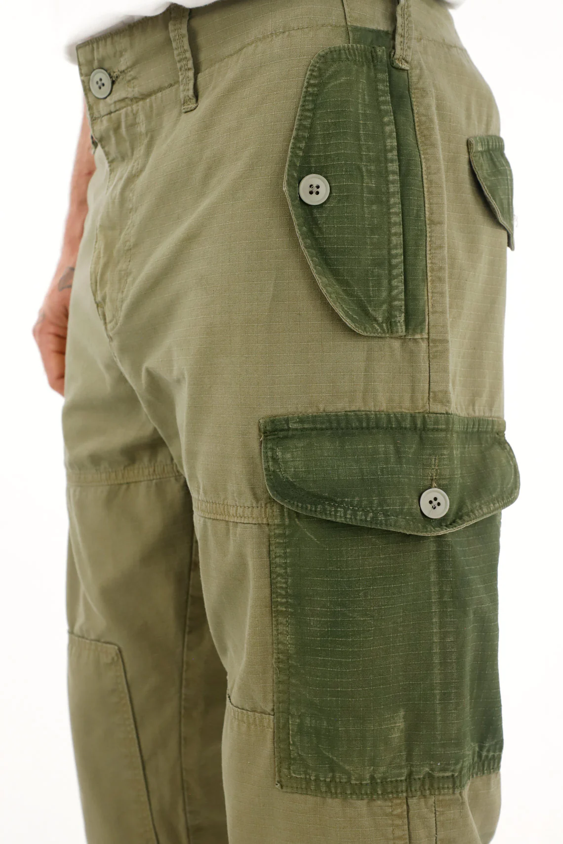 Men's green patchwork pants with cuffed hems - Image 3