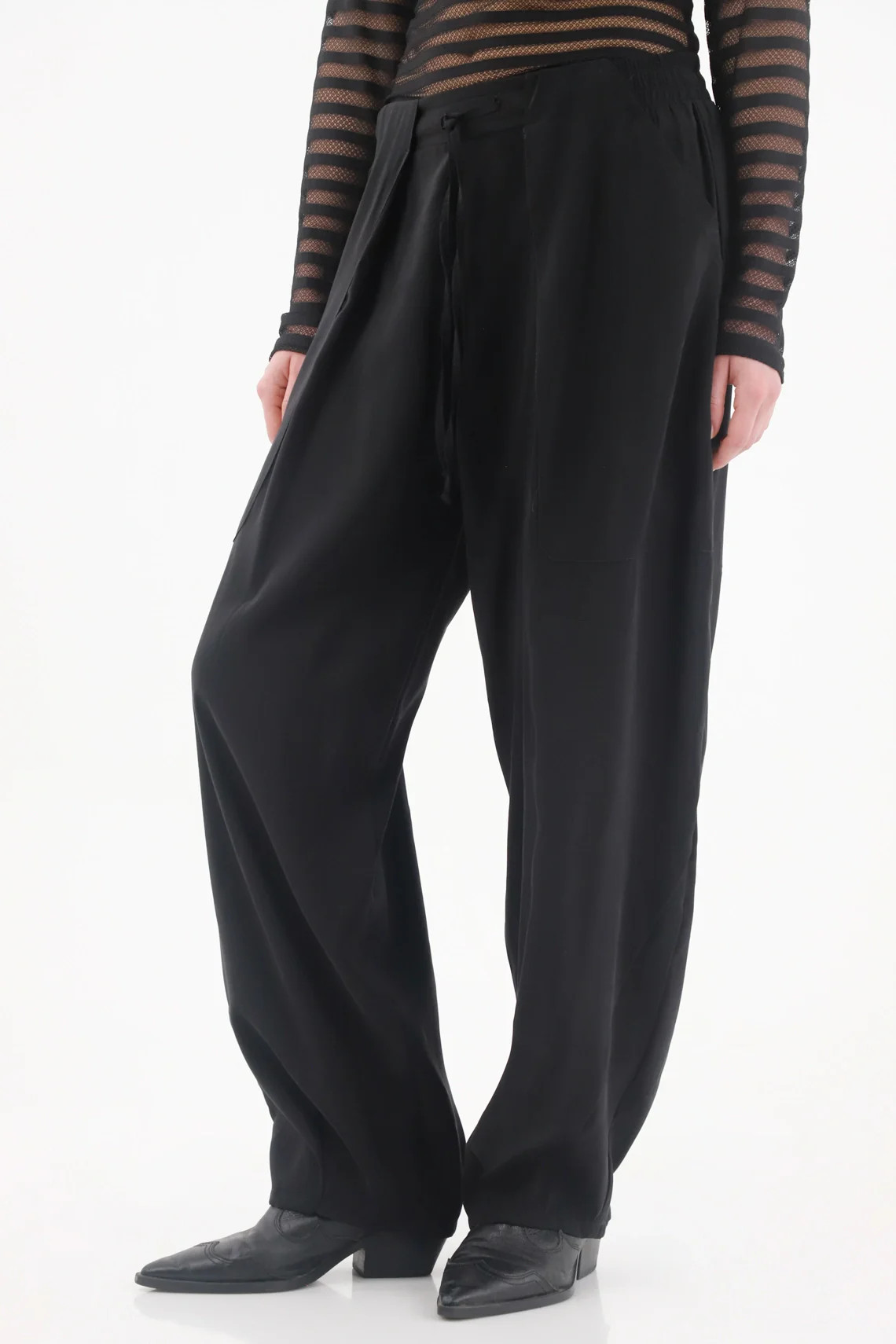 Black Side Pocket Pants for Women - Image 3