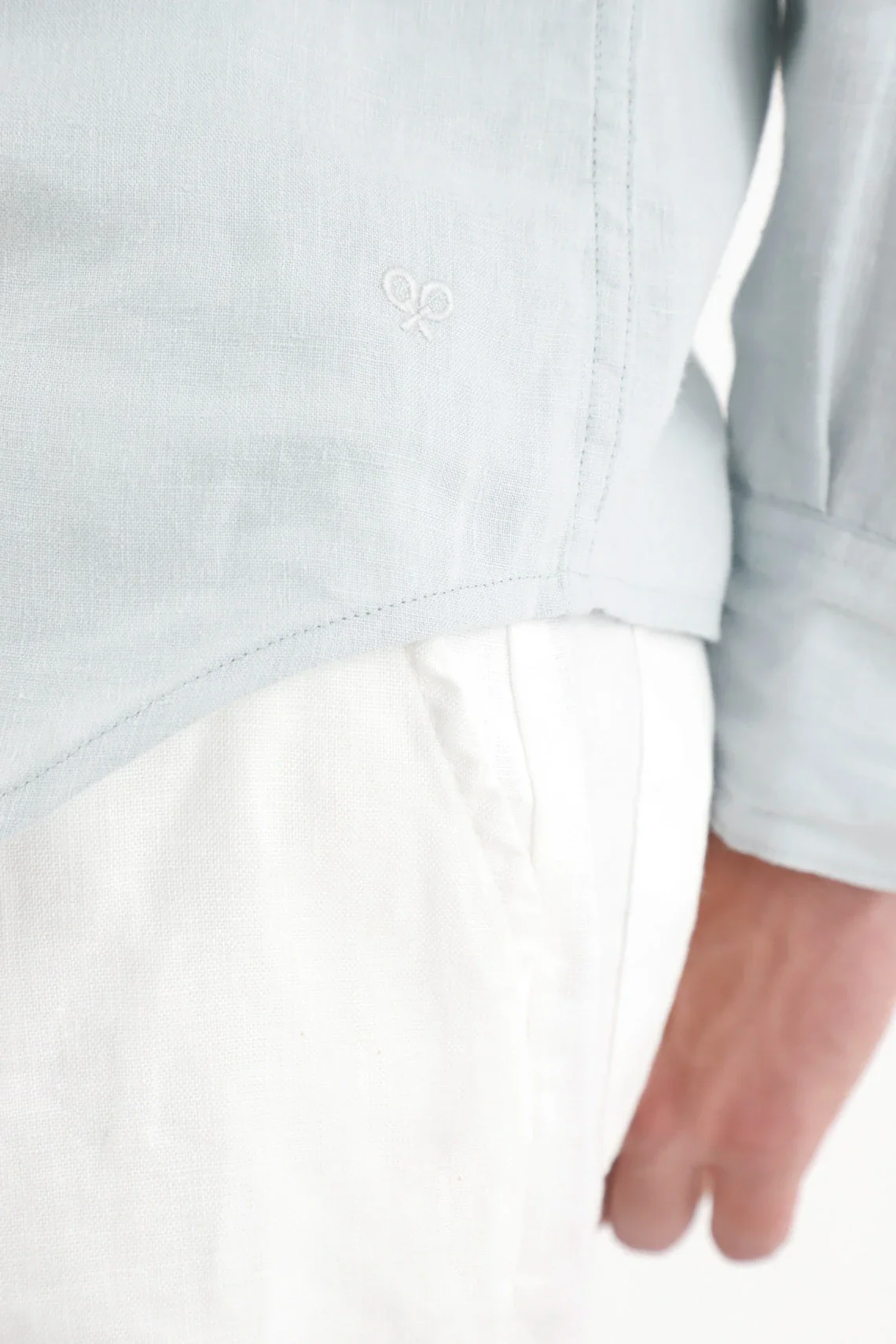Regular fit shirt with cream buttons in ice blue for men - Image 3