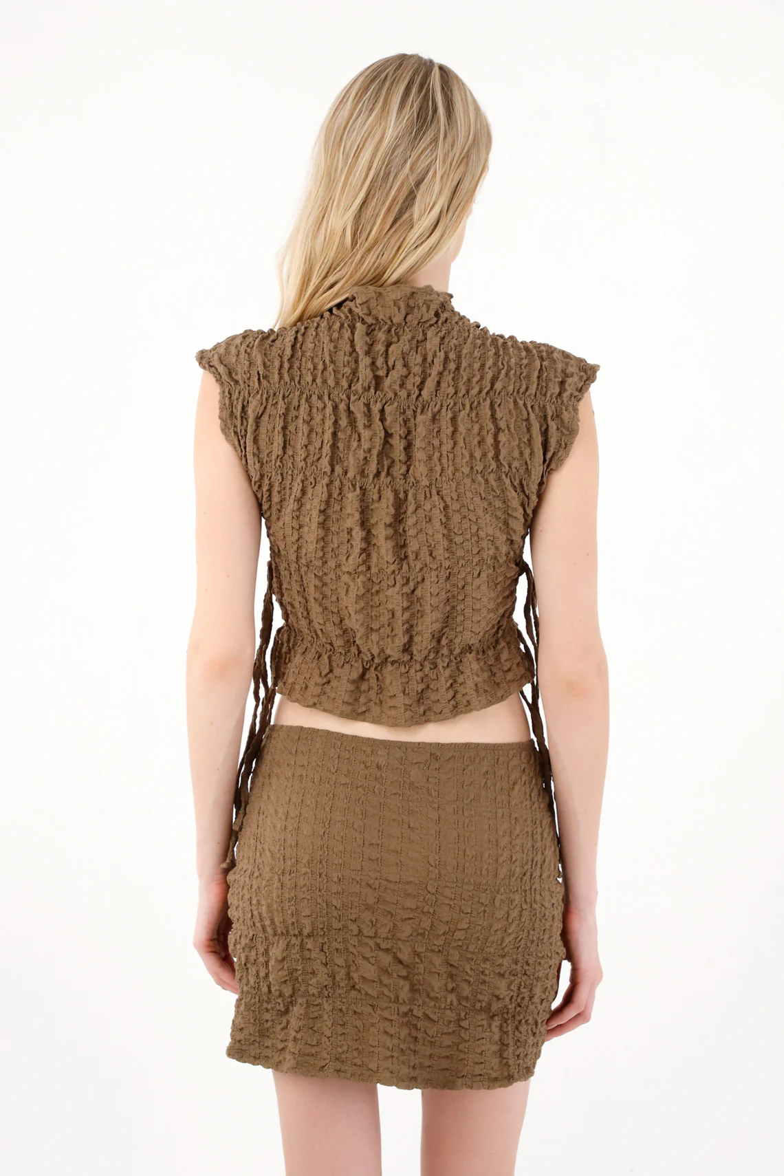 Shirt in textured fabric with sleeveless design brown for women - Image 4