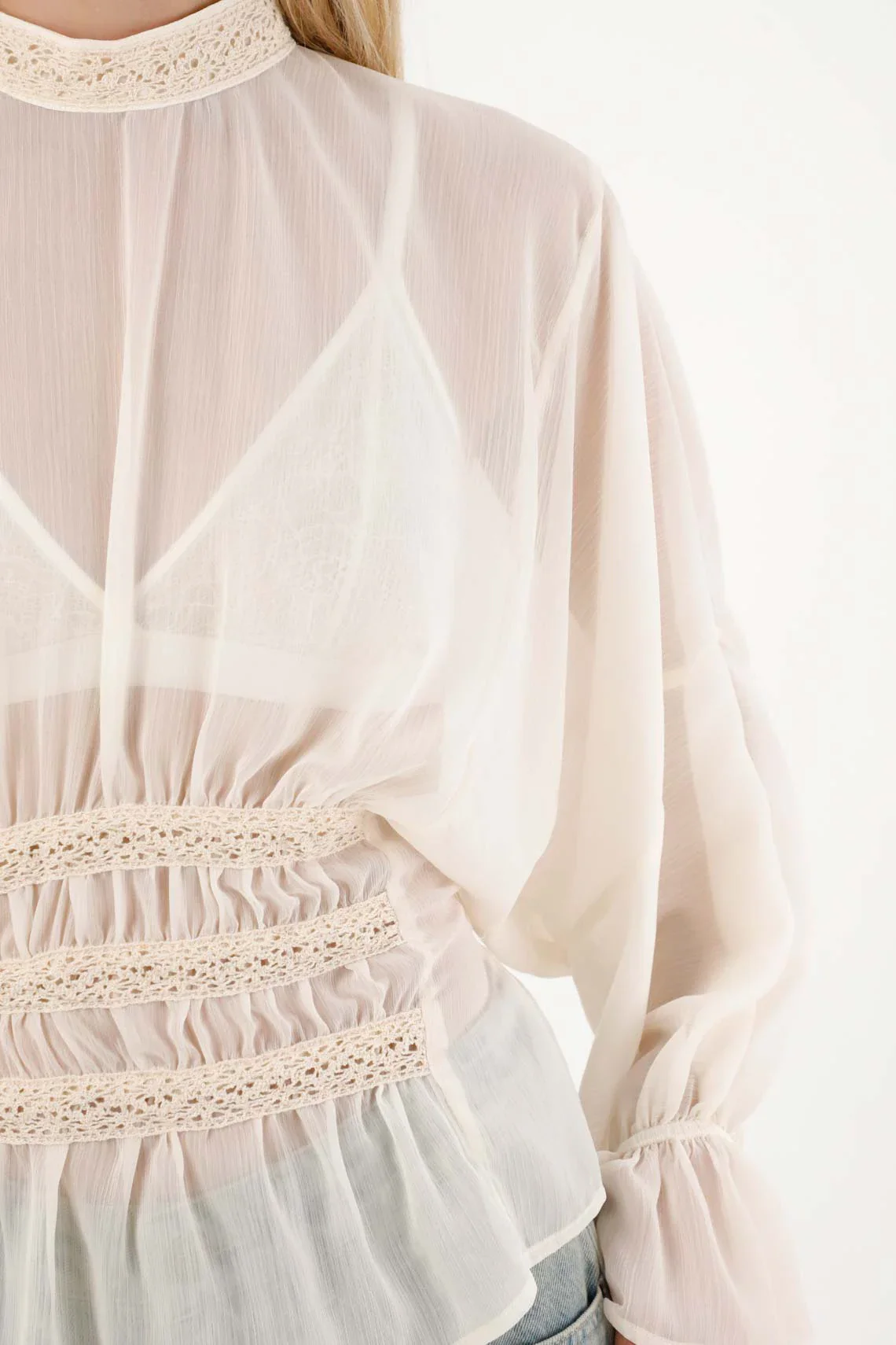 Shirt with high collar and lace details for women - Image 3