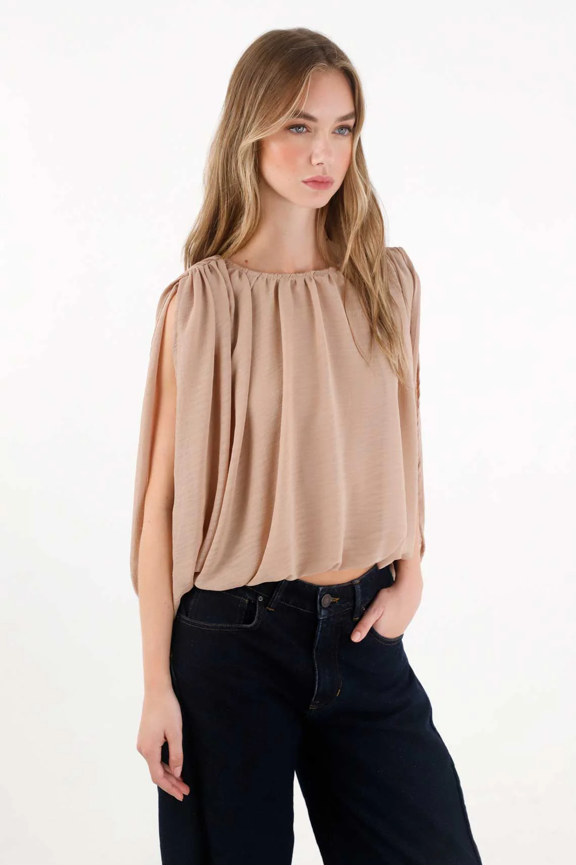 Shirt in lightweight and airy off-white fabric for women