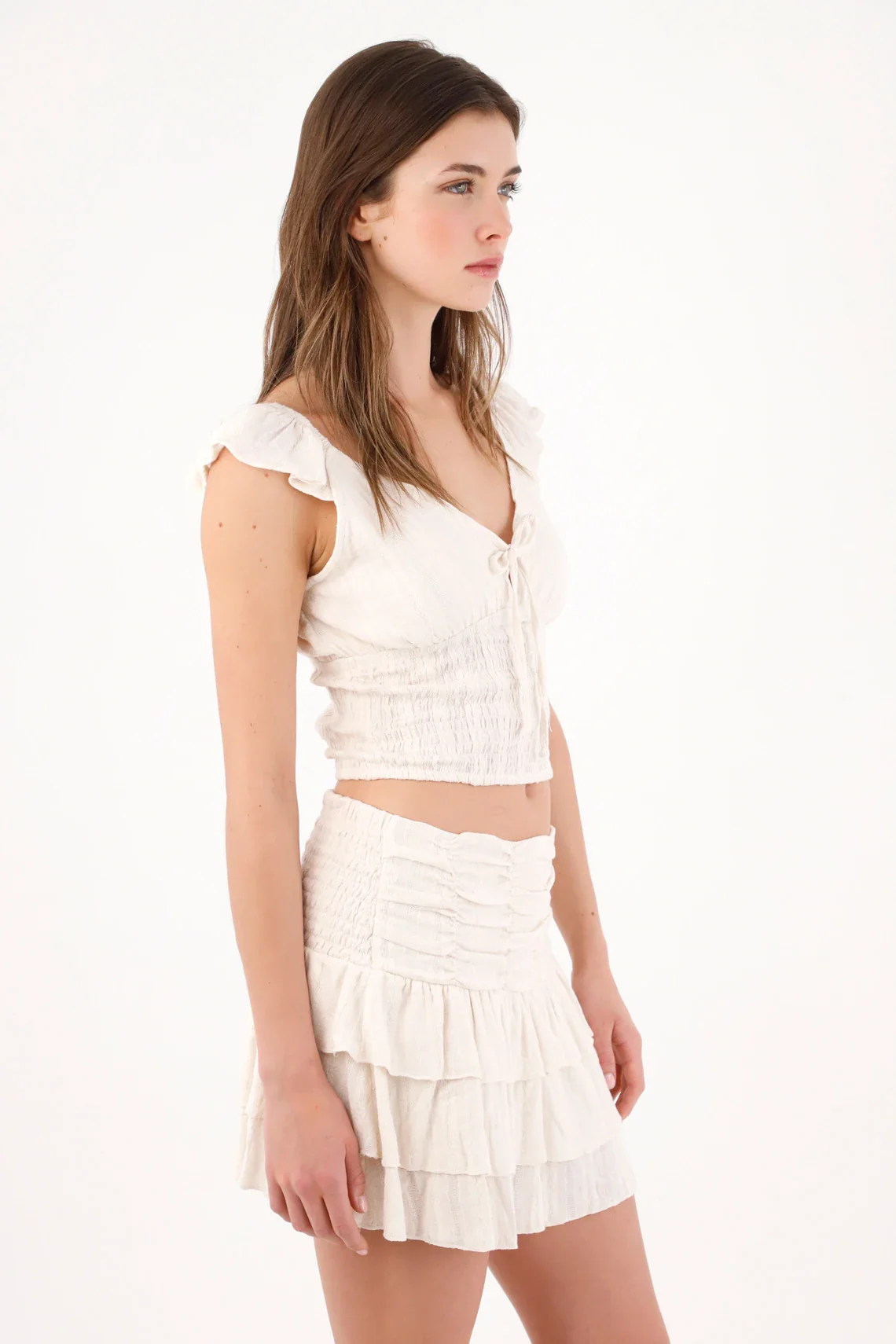 High-waisted short skirt with gathered waist in off-white for women