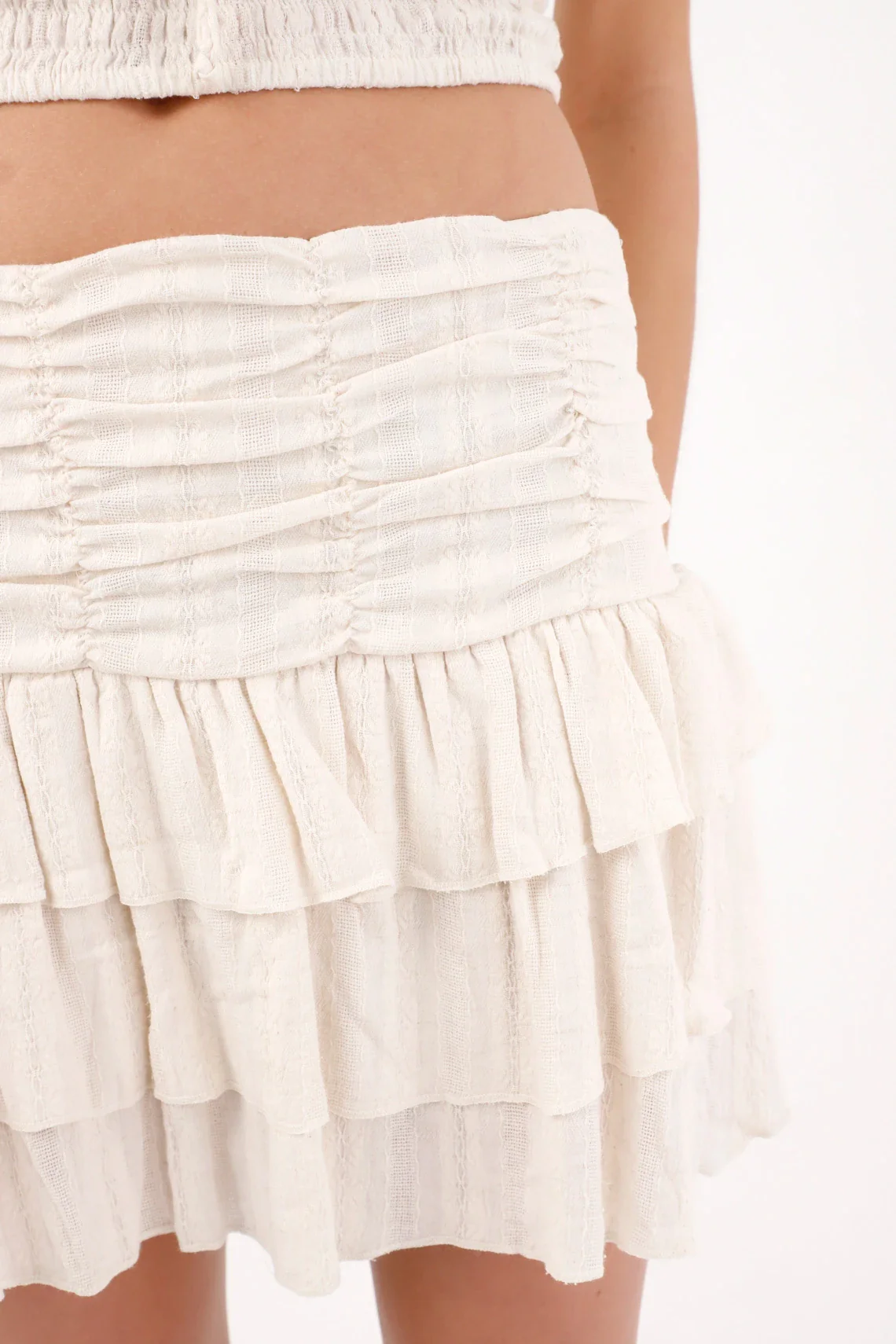 High-waisted short skirt with gathered waist in off-white for women - Image 3