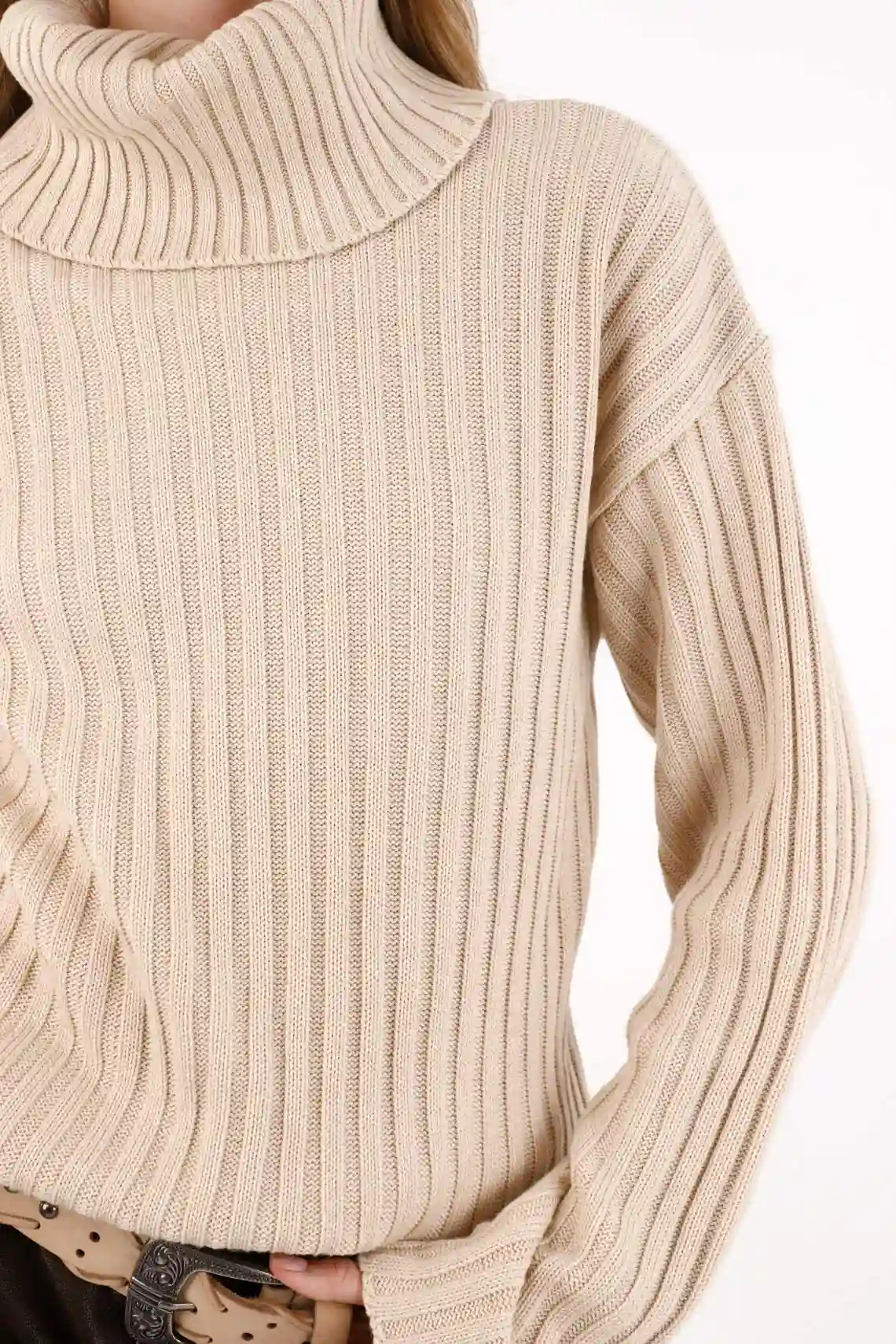 Cream turtleneck sweatshirt for women - Image 3