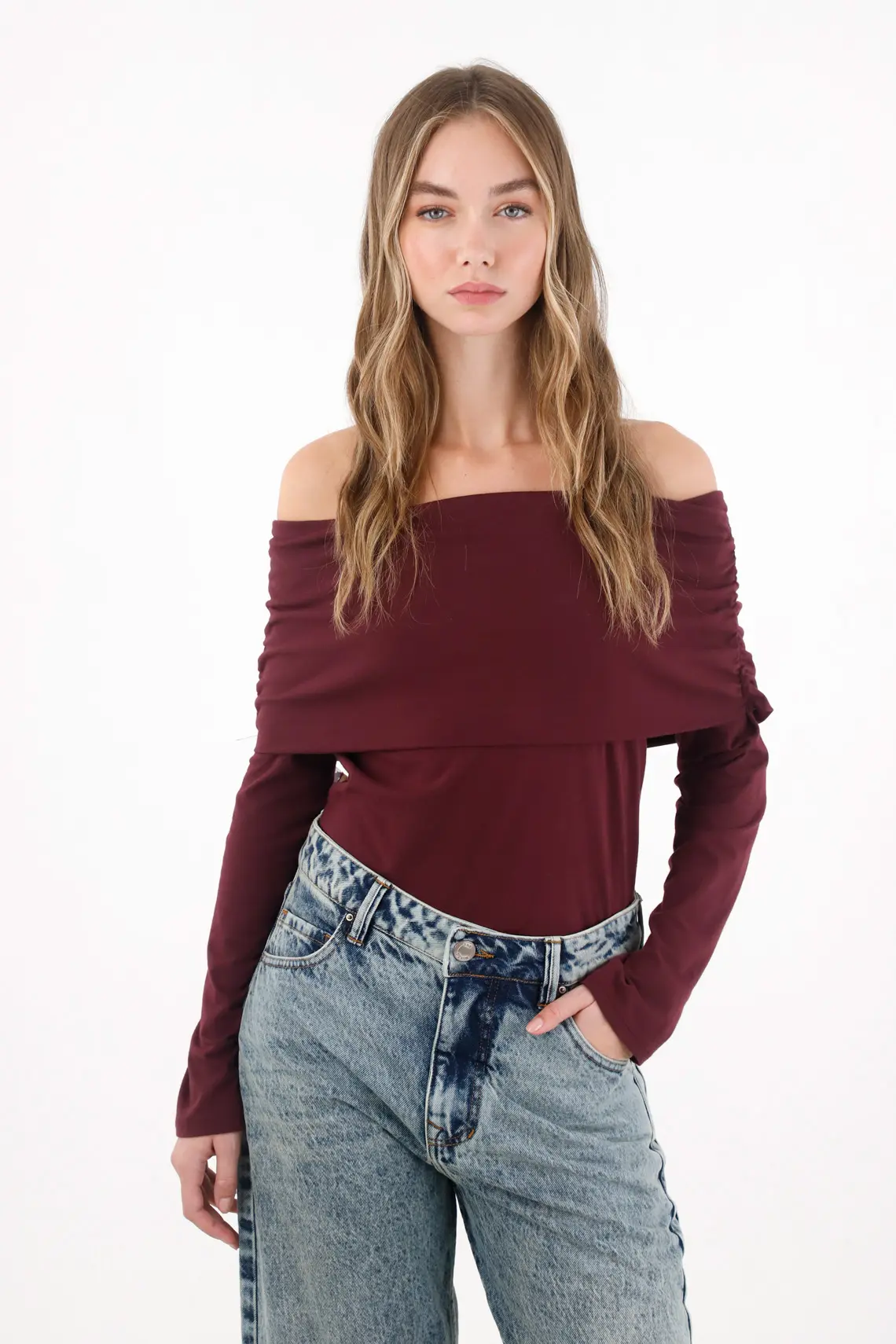 Long Sleeve T-Shirt with Boat Neck in Red for Women