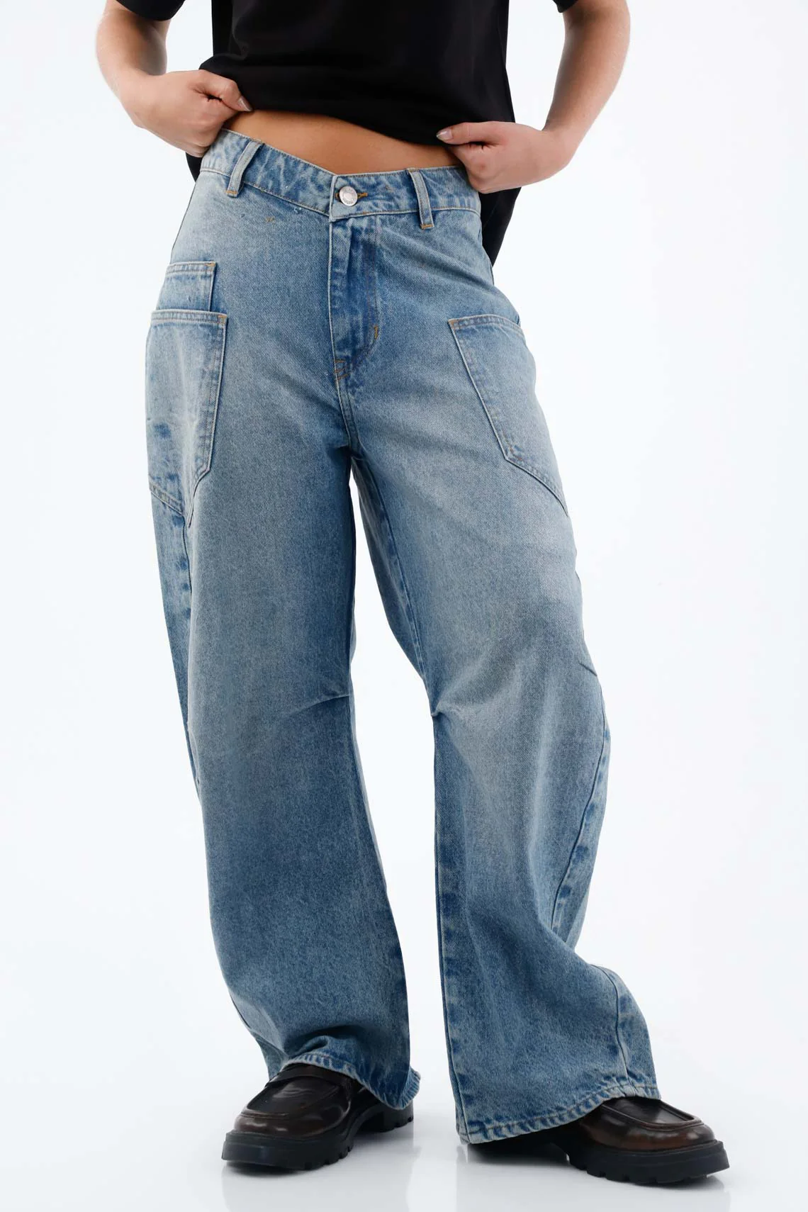 Women’s Jeans in Medium Blue Cotton Fit Horseshoe with Patch Pockets