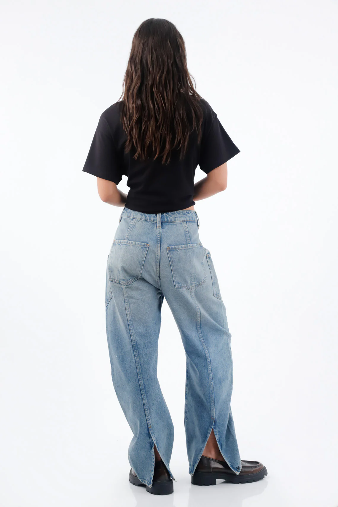 Women’s Jeans in Medium Blue Cotton Fit Horseshoe with Patch Pockets - Image 6