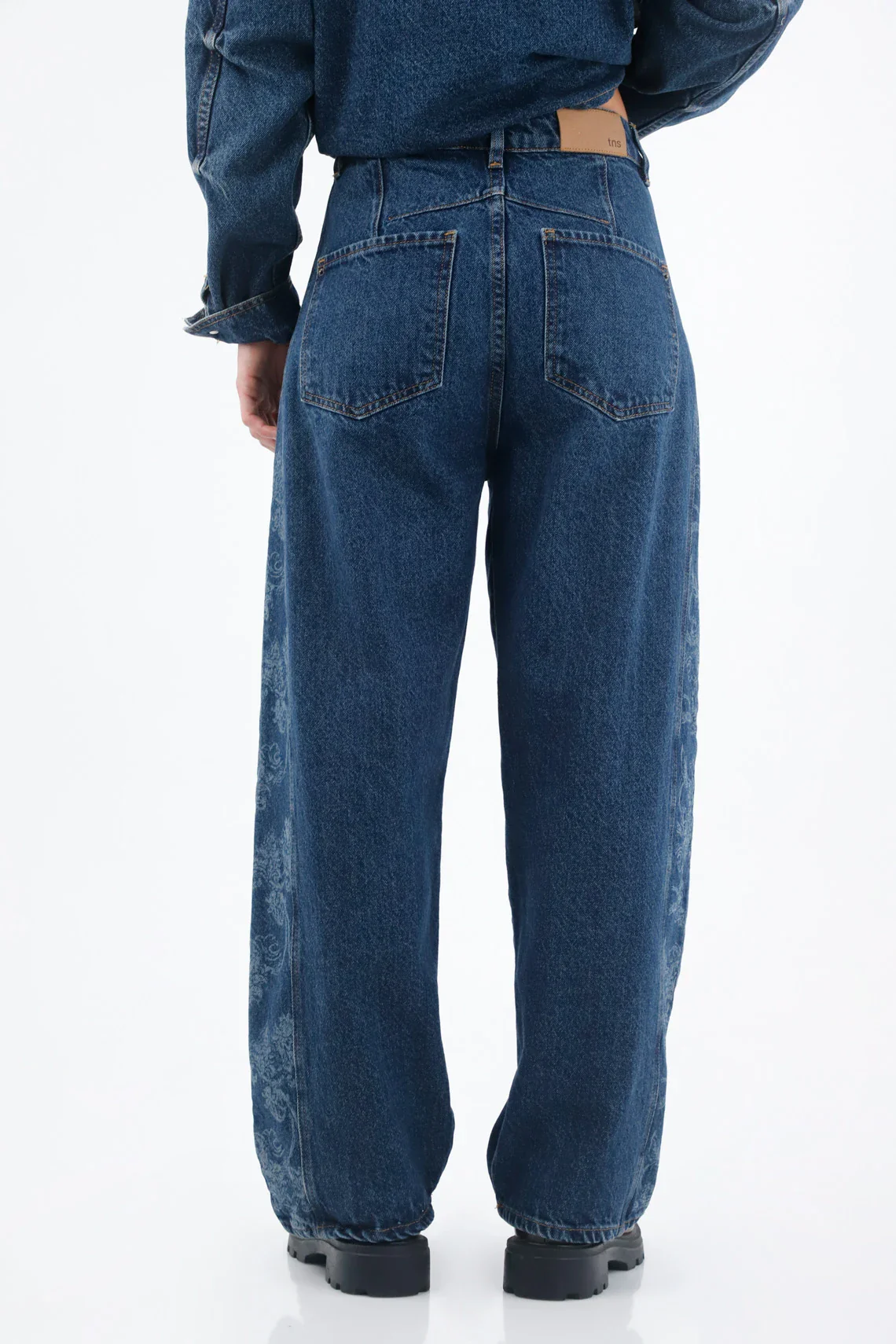 Women's Indigo Blue Cotton Jeans Fit Horseshoe with Tonal Printed Side - Image 6